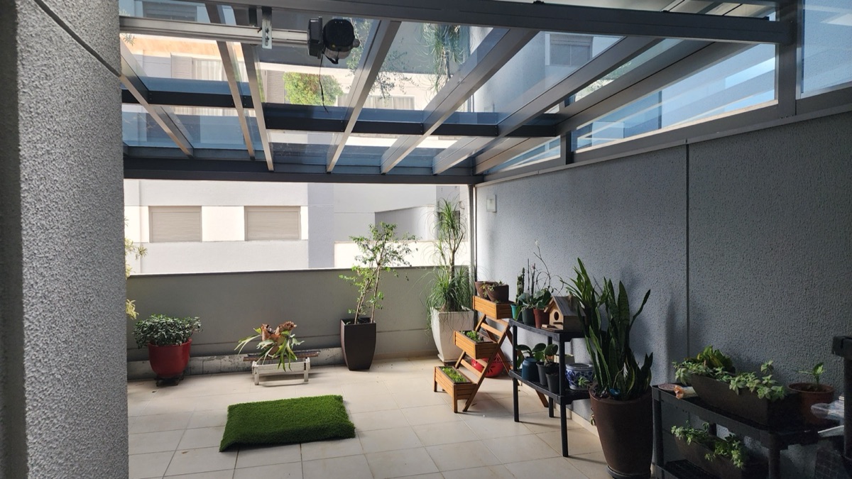 Garden de 33 m² envidraçado com teto retrátil aberto